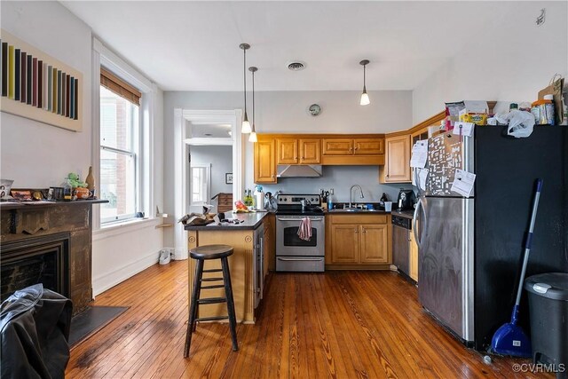2200 E Grace St, Richmond, VA 23223 - kitchen with stainless steel appliances, a sink, dark countertops, visible vents, and dark wood-type flooring