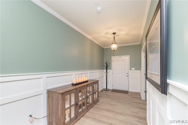 7324 Bailie Dr, Mechanicsville, VA 23111 - entrance foyer with a wainscoted wall, light wood-style flooring, and crown molding
