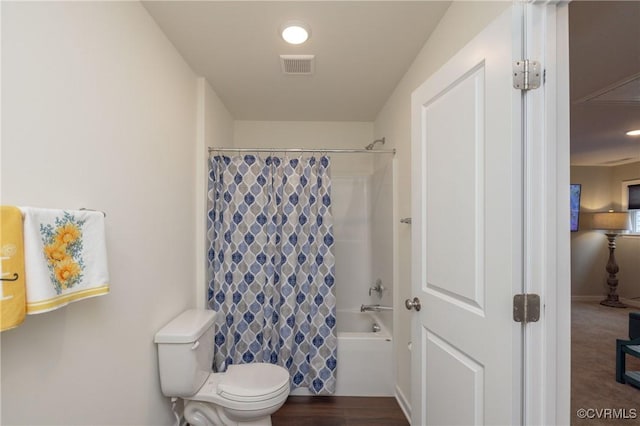 7324 Bailie Dr, Mechanicsville, VA 23111 - full bathroom featuring visible vents, toilet, and shower / bathtub combination with curtain