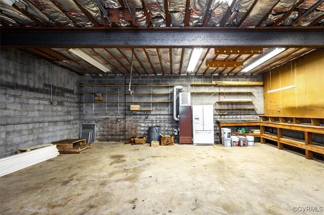 garage featuring concrete block wall