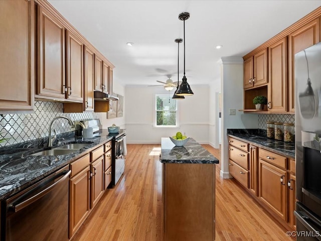 10107 Heritage Ln, Glen Allen, VA 23060 - kitchen with stainless steel appliances, a kitchen island, light wood-style flooring, tasteful backsplash, and recessed lighting