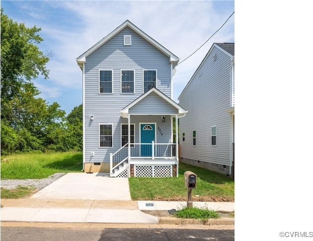 view of front of property with a front lawn, crawl space, and a porch