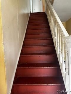 213 Park Ave, Emporia, VA 23847 - view of staircase