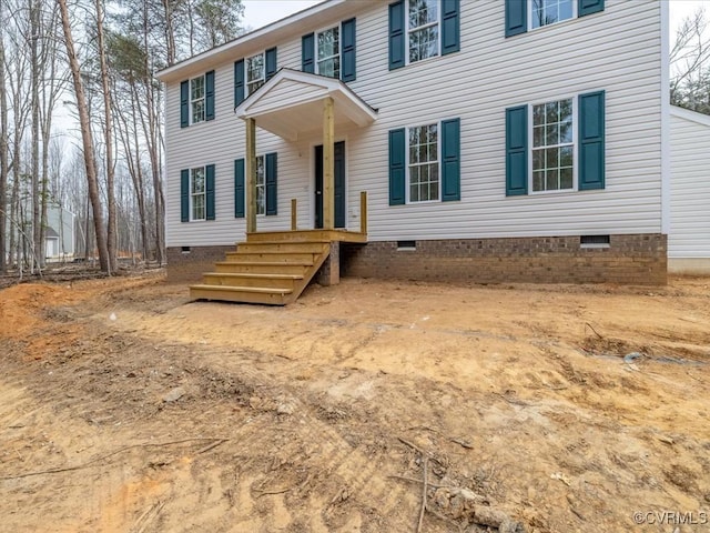 colonial house with crawl space