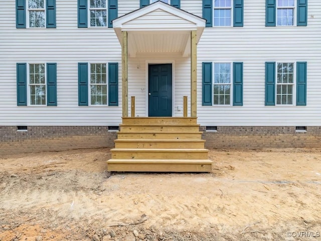 doorway to property with crawl space