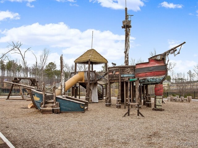18525 Cove Creek Dr, Moseley, VA 23120 - community jungle gym with fence