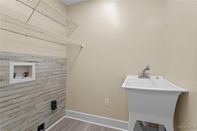 1413 First Rock Rd, Prospect, VA 23960 - laundry area with laundry area, washer hookup, a sink, baseboards, and wood finished floors