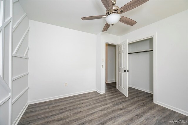 unfurnished bedroom featuring baseboards, ceiling fan, a closet, and wood finished floors