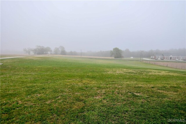 view of yard featuring a rural view