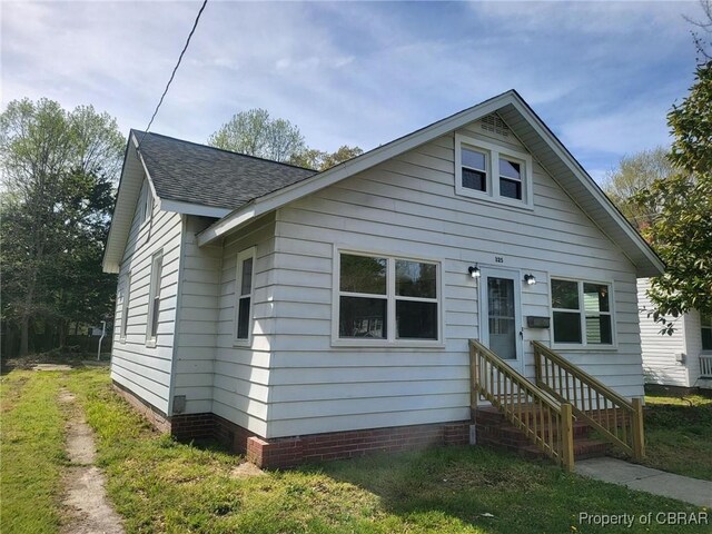 325 Hampton Roads Ave, Hampton, VA 23661 - bungalow with entry steps and a shingled roof