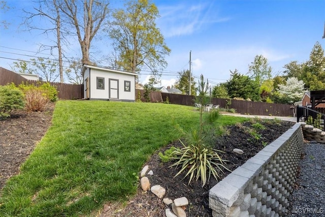 view of yard featuring an outdoor structure and a fenced backyard