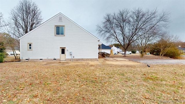 rear view of house featuring a lawn