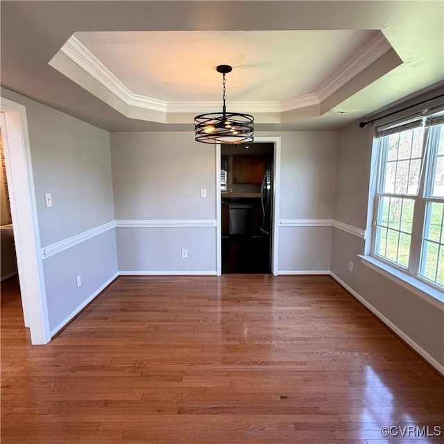 1353 Woodside Mews, Henrico, VA 23231 - interior space featuring a raised ceiling, crown molding, wood finished floors, and a notable chandelier