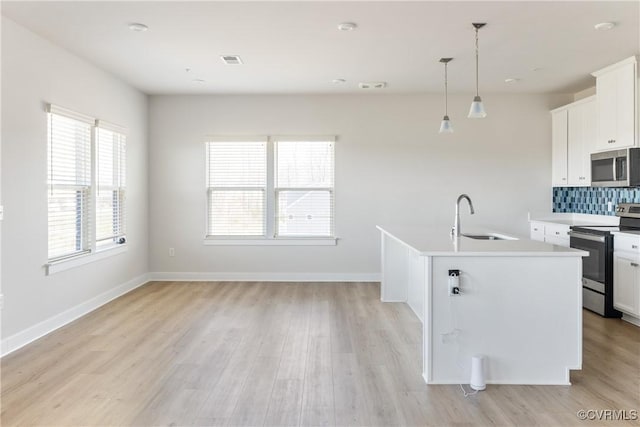 kitchen featuring light wood-style flooring, visible vents, appliances with stainless steel finishes, and a sink