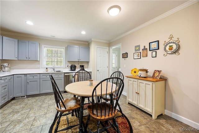 dining area featuring baseboards, ornamental molding, and recessed lighting