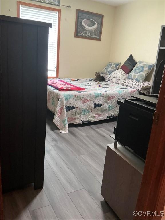 9522 Broad Meadows Rd, Glen Allen, VA 23060 - bedroom with wood finished floors