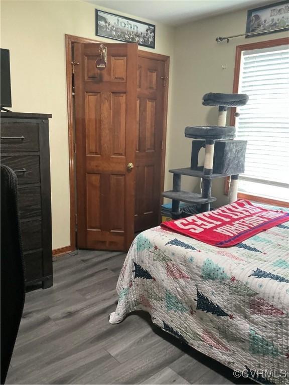 9522 Broad Meadows Rd, Glen Allen, VA 23060 - bedroom with wood finished floors and baseboards