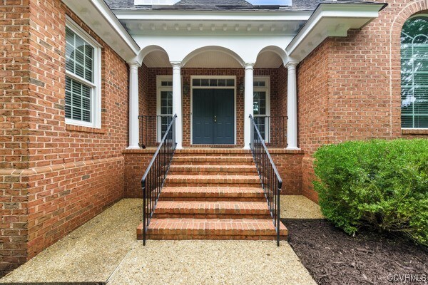 132 Warwick Hls, Williamsburg, VA 23188 - entrance to property with brick siding