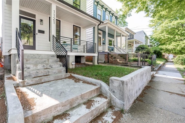 entrance to property featuring covered porch