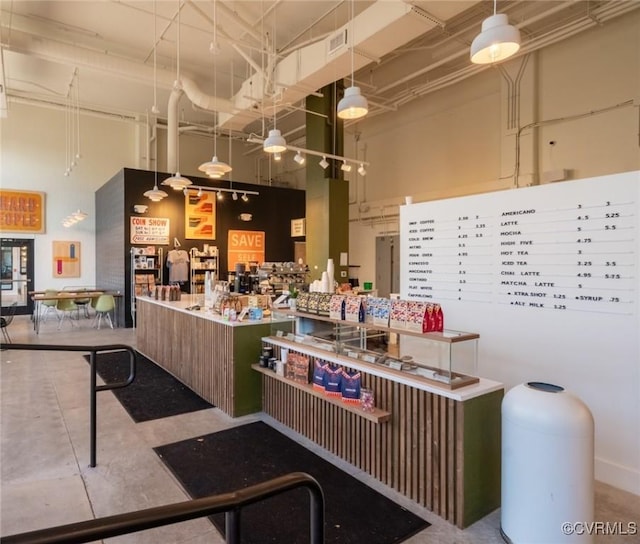 3446 Carlton St Unit 6-3A, Richmond, VA 23230 - welcome area with a towering ceiling and ceiling fan