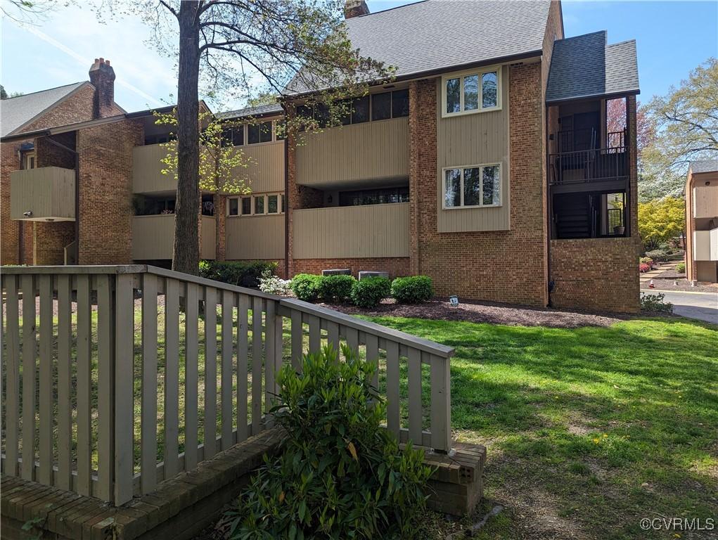 view of building exterior