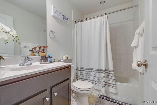 bathroom with shower / tub combo with curtain, toilet, and vanity