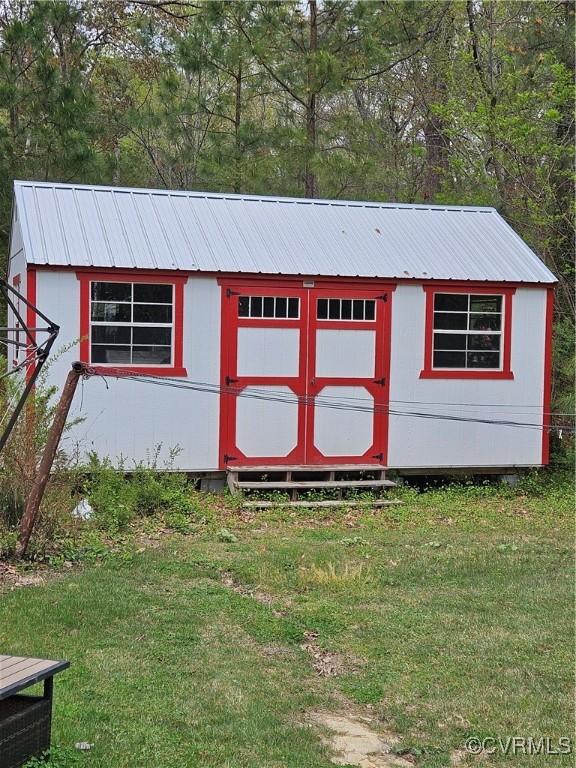 view of outbuilding featuring an outbuilding