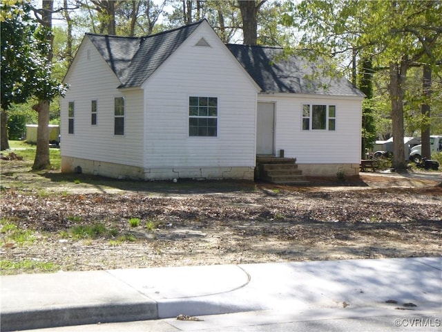 609 Nottoway Ave, Blackstone, VA 23824 - view of front facade featuring entry steps and a shingled roof