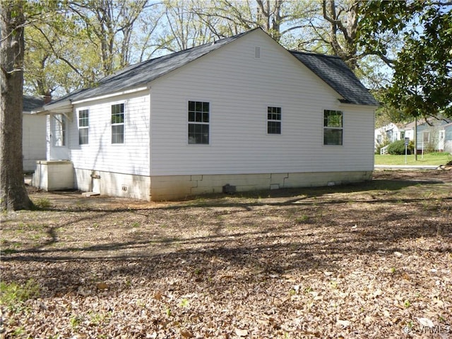 609 Nottoway Ave, Blackstone, VA 23824 - view of side of property with a shingled roof