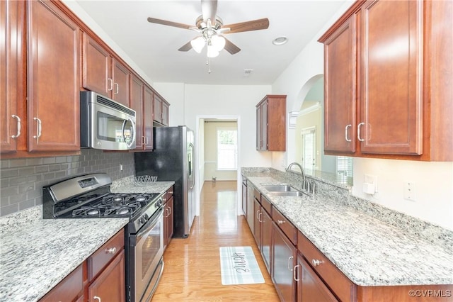 7516 Shadow Lands Ct, Mechanicsville, VA 23111 - kitchen featuring stainless steel appliances, a sink, ceiling fan, backsplash, and light stone counters