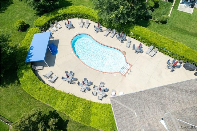 7516 Shadow Lands Ct, Mechanicsville, VA 23111 - community pool featuring a patio area