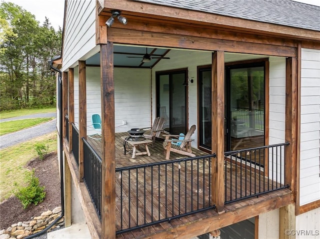 deck with ceiling fan