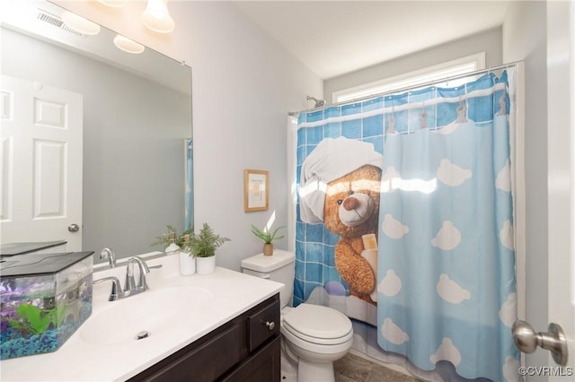 full bathroom with visible vents, curtained shower, toilet, and vanity
