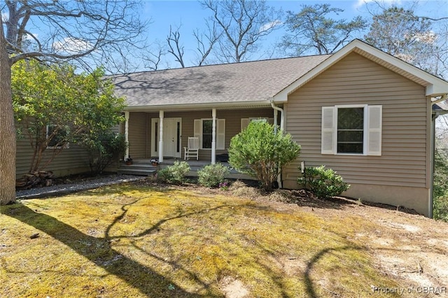 637 Mallard Bay Dr, Heathsville, VA 22473 - view of front of home with roof with shingles, a porch, and a front lawn