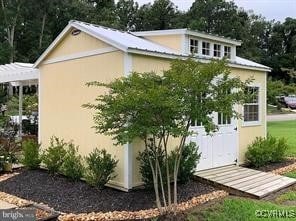 view of outdoor structure with an outdoor structure