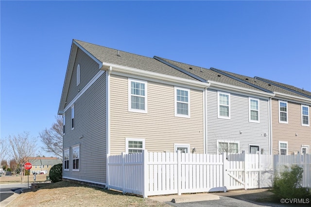17318 Library Blvd, Ruther Glen, VA 22546 - back of property with fence