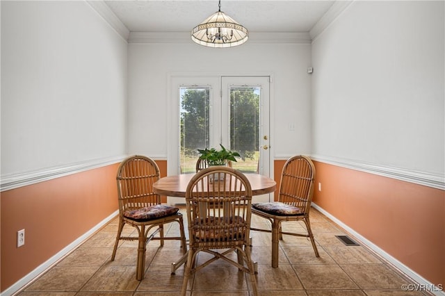 dining area with visible vents, crown molding, baseboards, and a notable chandelier