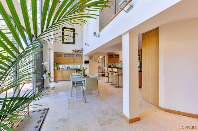 view of patio featuring an outdoor bar, outdoor dining space, and exterior kitchen