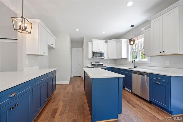 kitchen featuring a sink, dark wood-style flooring, appliances with stainless steel finishes, recessed lighting, and blue cabinetry