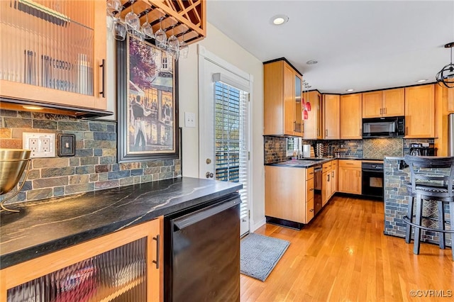 kitchen featuring light wood-style flooring, recessed lighting, decorative backsplash, dishwashing machine, and black microwave