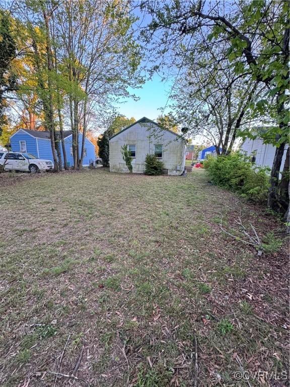 2502 Redwood Ave, Richmond, VA 23223 - view of yard