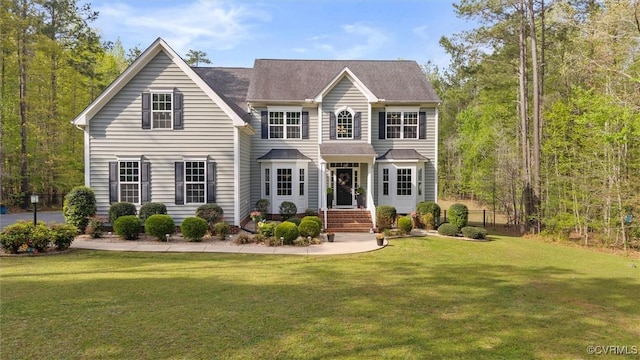 colonial house featuring a front lawn