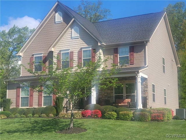 view of front of home featuring central air condition unit, roof with shingles, a porch, and a front yard