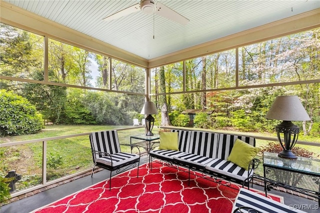 sunroom featuring a ceiling fan