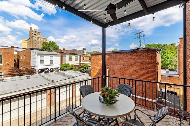 balcony featuring ceiling fan