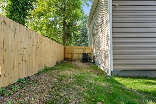 904 Wilcox St, Petersburg, VA 23803 - fenced backyard with central AC
