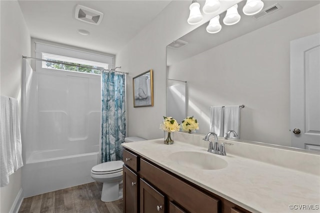 5530 Tyshire Pkwy, Providence Forge, VA 23140 - full bath with toilet, wood finished floors, vanity, shower / bath combination with curtain, and a chandelier