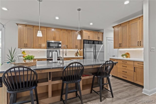 5530 Tyshire Pkwy, Providence Forge, VA 23140 - kitchen featuring appliances with stainless steel finishes, tasteful backsplash, a sink, light wood finished floors, and recessed lighting