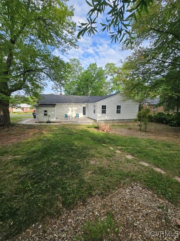 3109 Comet Rd, Richmond, VA 23294 - back of property with a lawn and a patio area