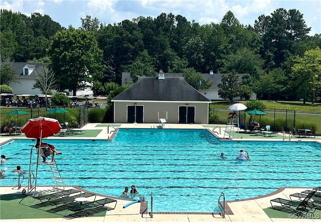 13325 Shore Lake Turn, Chesterfield, VA 23838 - community pool featuring a patio and a diving board